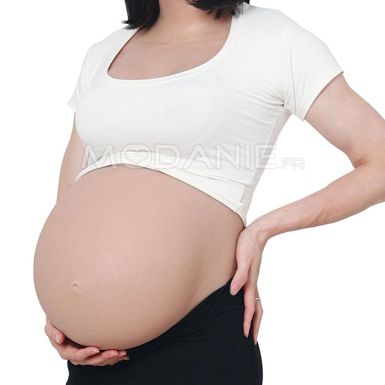 Elle achète un faux ventre de femme enceinte et le porte chaque mois pour  satisfaire son désir de maternité 